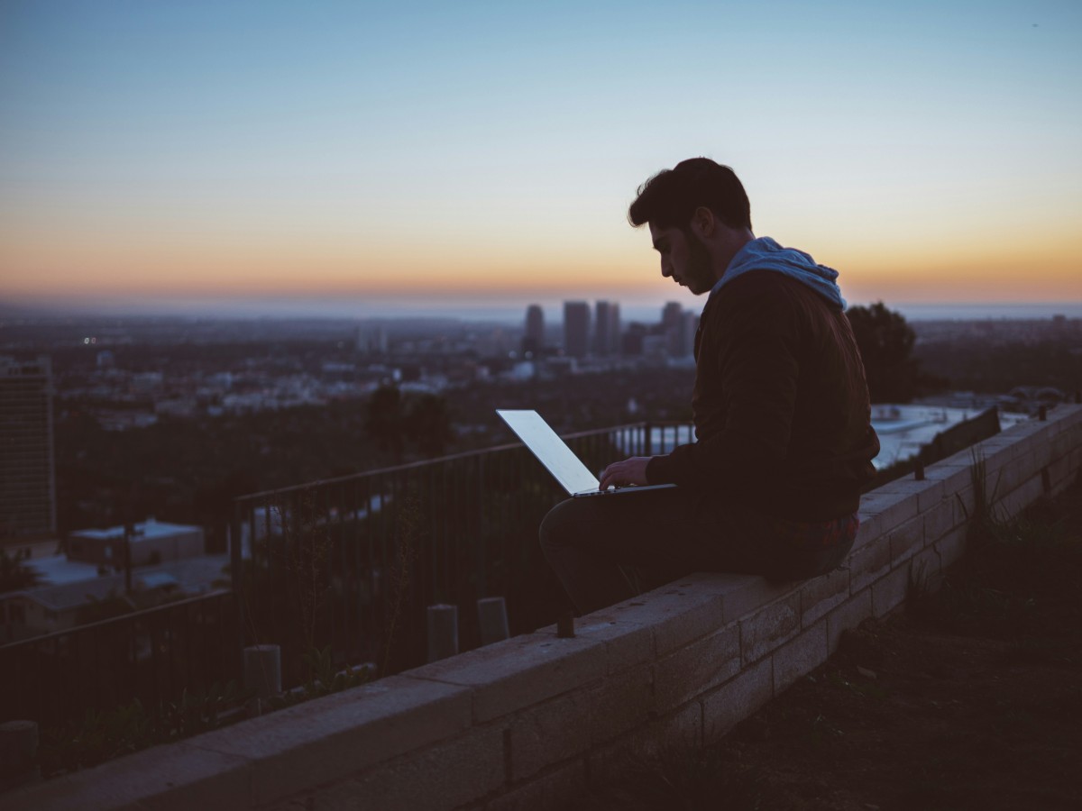 7 AI Tools That Revolutionize Solo Workflows in 2025
